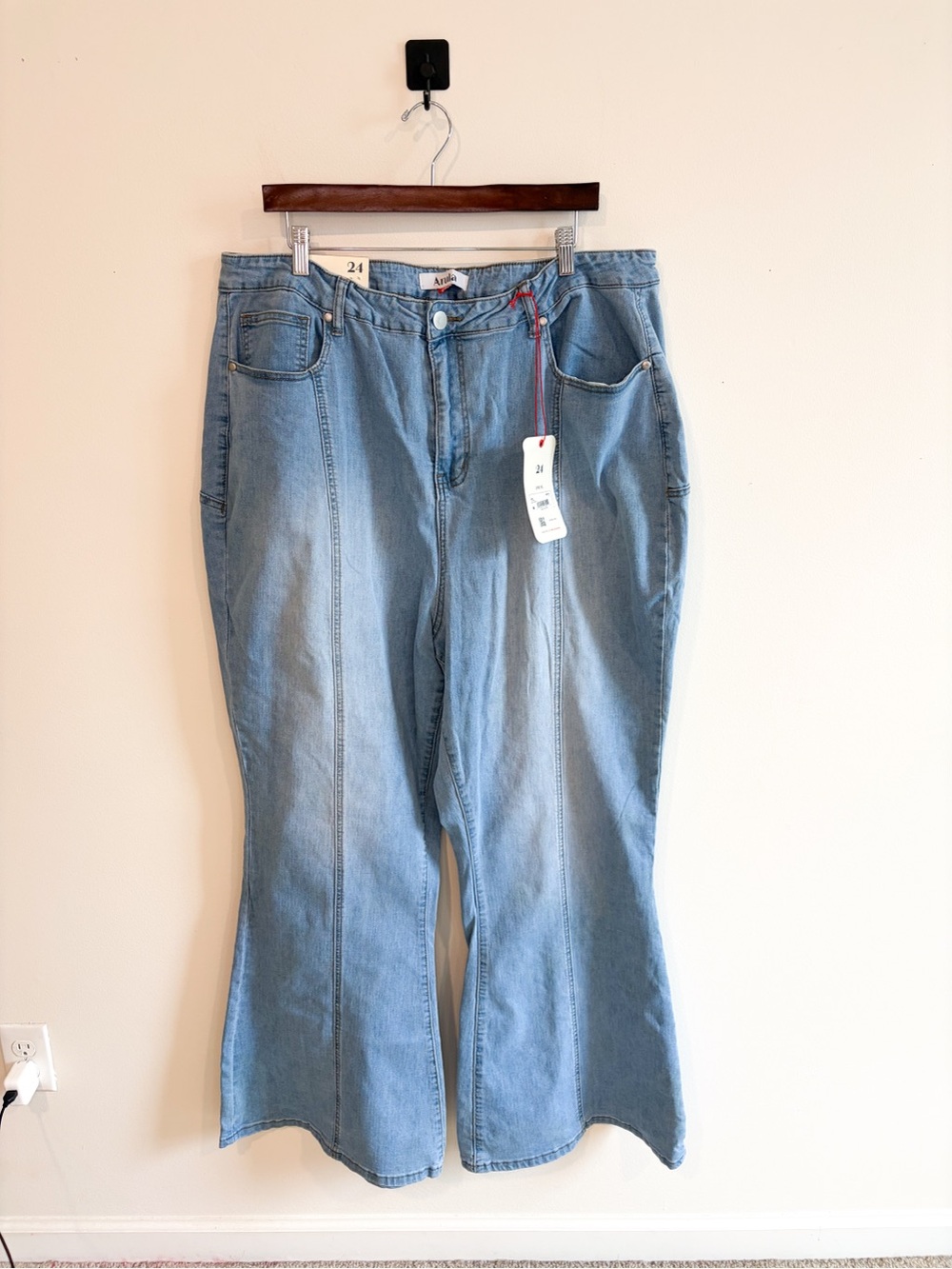 Arula Star Light Wash Denim Jeans Plus Size 24 NWT - Picture 2 of 8